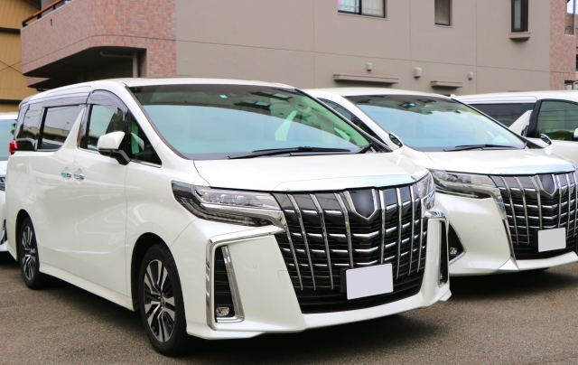 アルファードレンタカーの料金相場