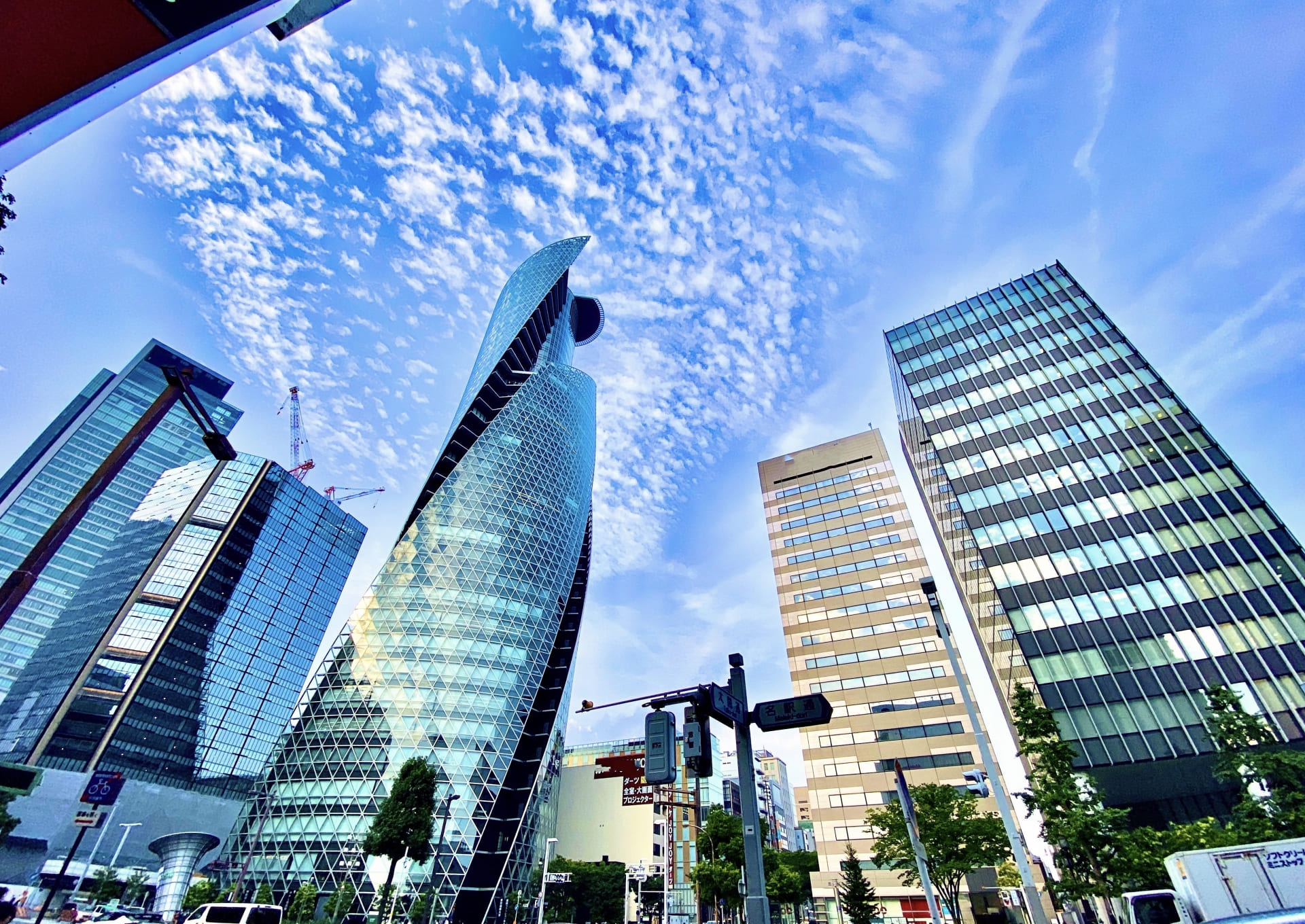 名古屋駅でレンタカーを借りるならハローレンタカー