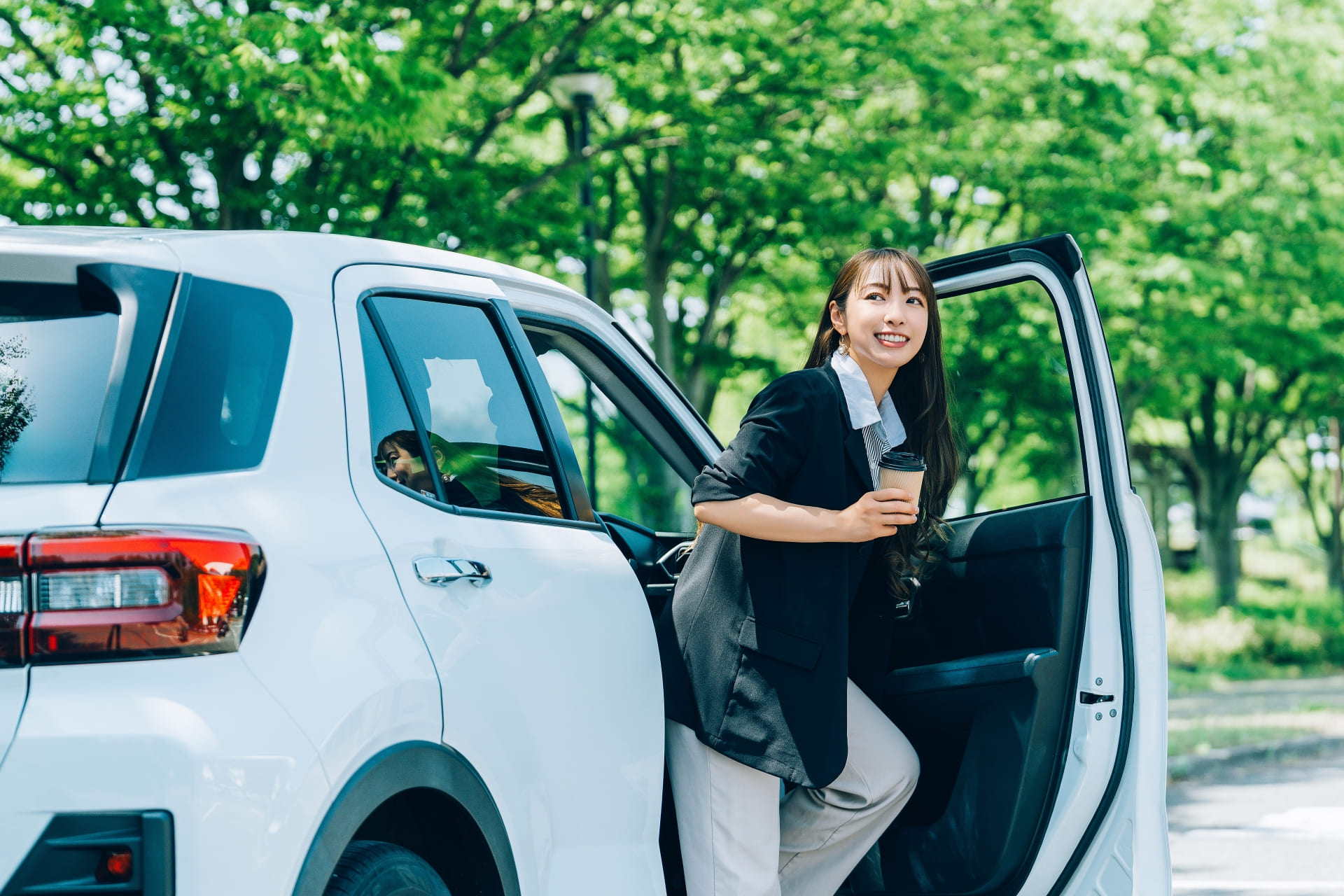 名古屋市で1日レンタカーを使用している女性