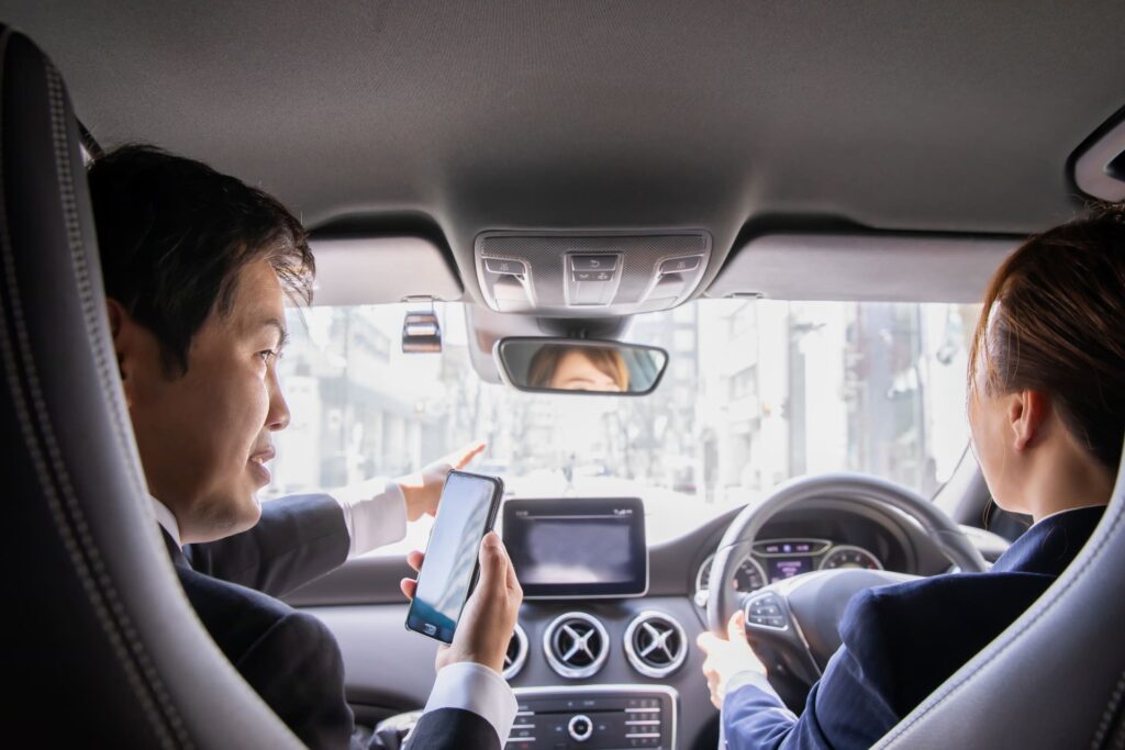 タウンエース車両を仕事で利用している男女